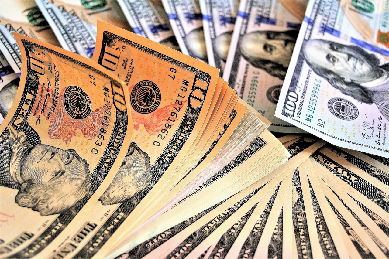 泰瑞达高管减持股份，售出价值约15万美元的普通股股份
